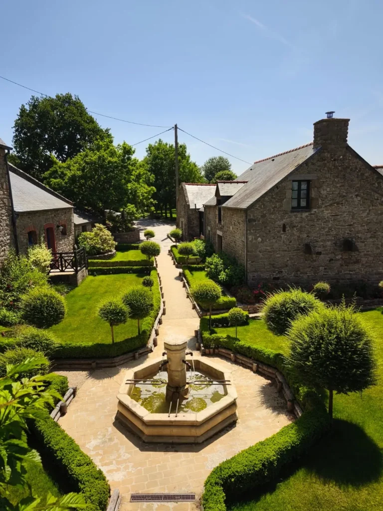 Jardin Parisien du Manoir des Douets Fleuris